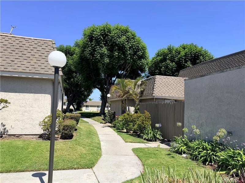834 S Cornwall