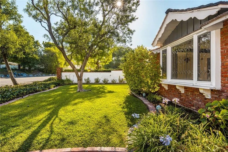19142 Barrett Lane