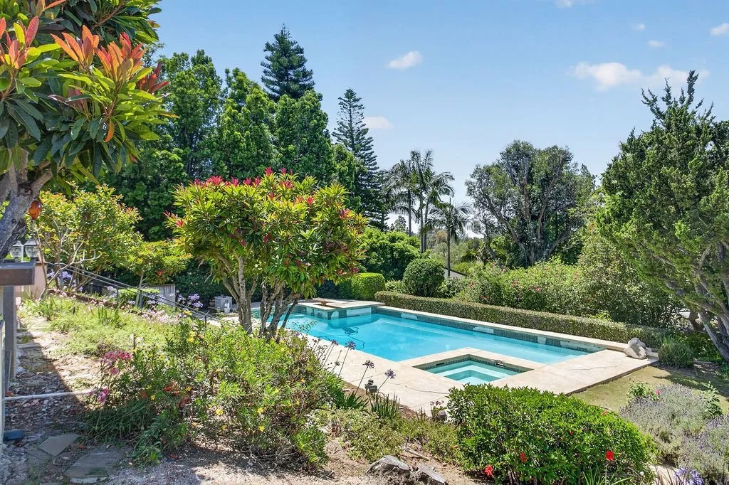 9275 Hidden Valley