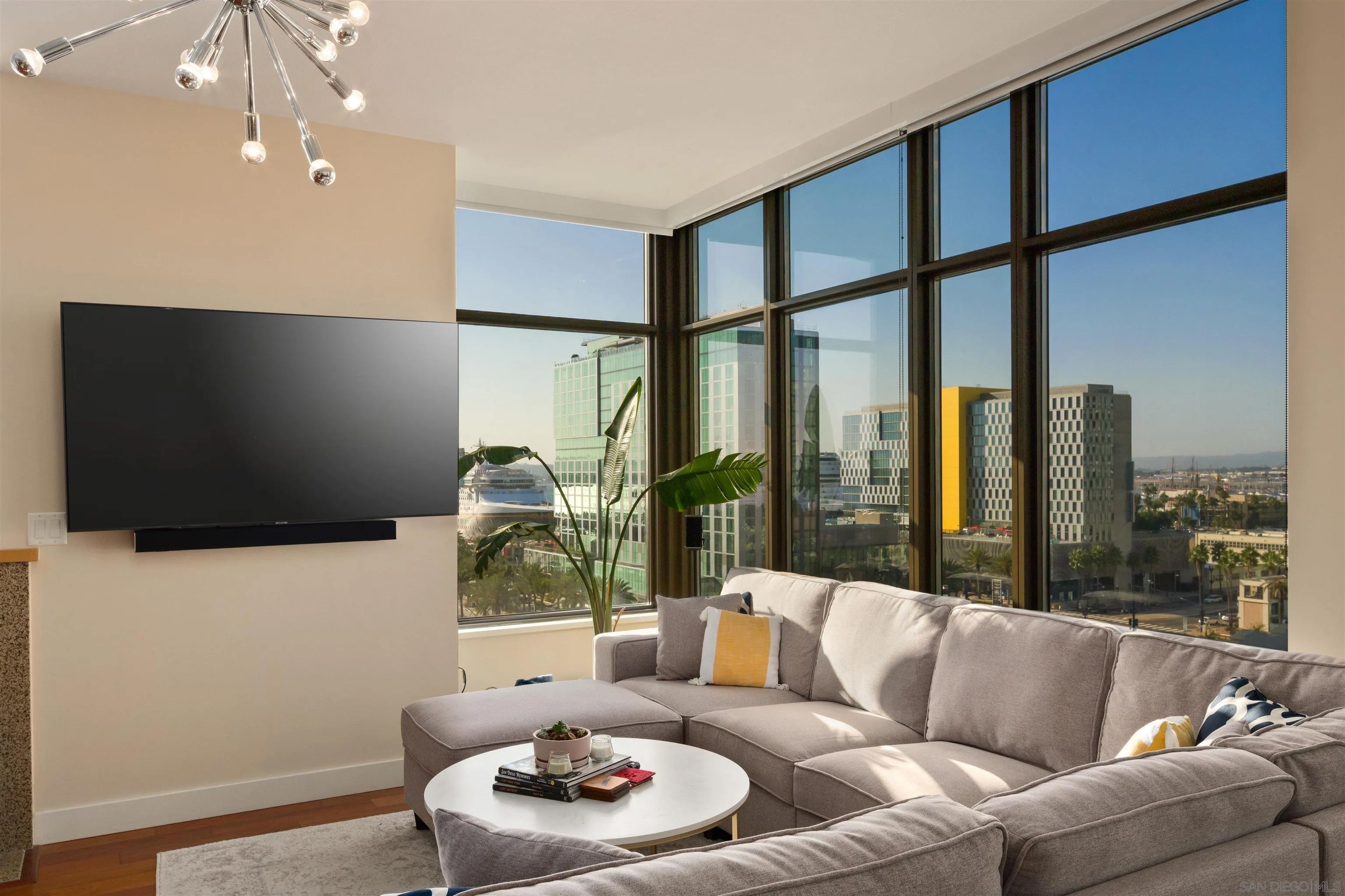 700 W E St 1303