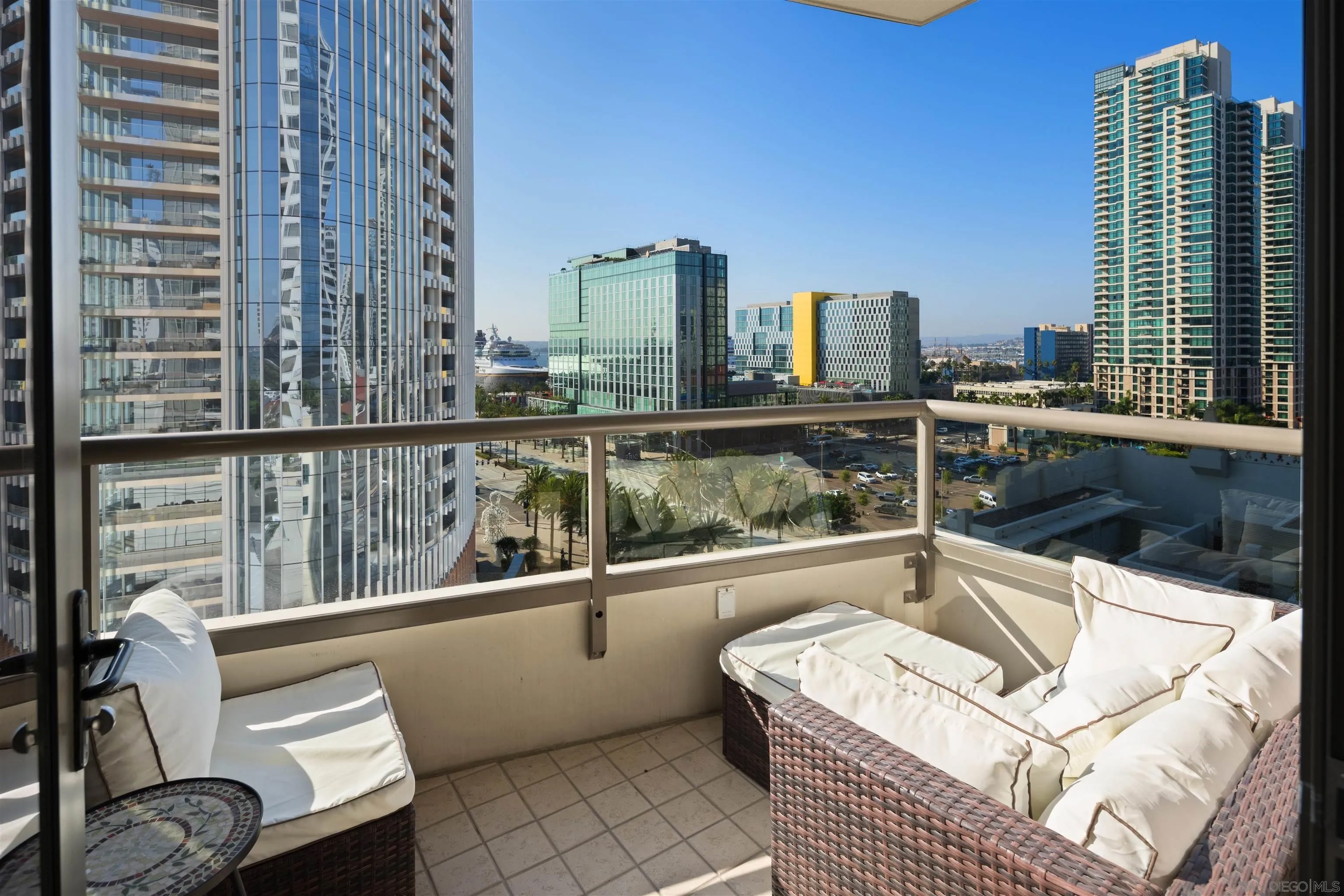 700 W E St 1303