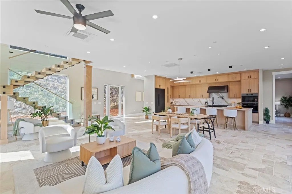 Photo of 27937 Whisper Ln, Temecula, CA 92590 (MLS # IV26090347)