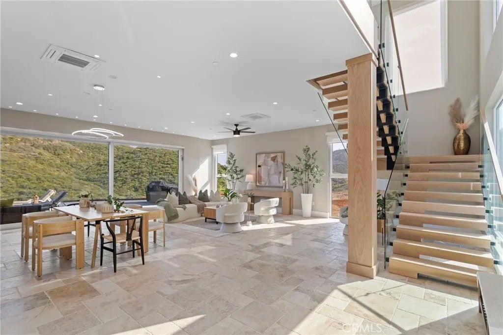 Photo of 27937 Whisper Ln, Temecula, CA 92590 (MLS # IV26090347)