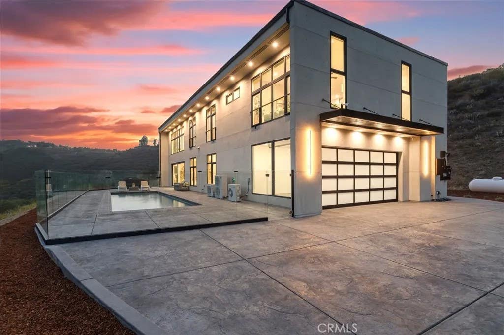 Photo of 27937 Whisper Ln, Temecula, CA 92590 (MLS # IV26090347)