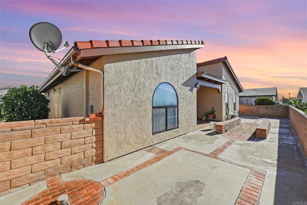 Photo of 634 Via Santa Cruz, Vista, CA 92081 (MLS # NDP2600316)