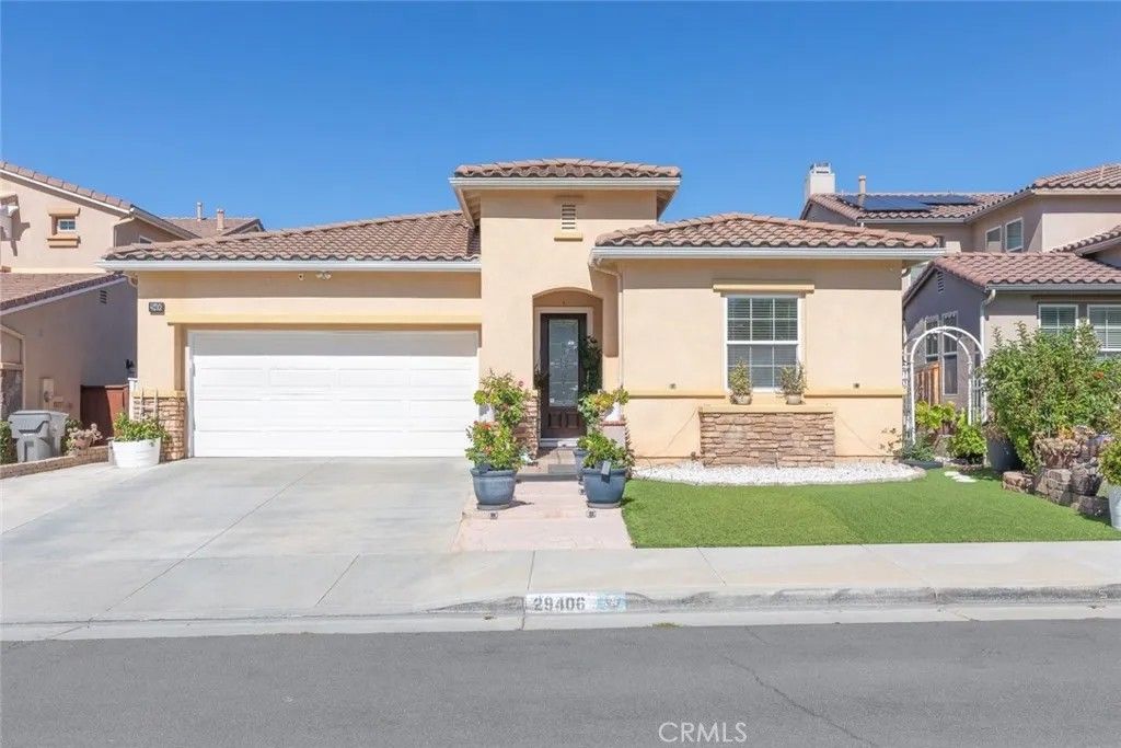 Photo of 29406 Green Side Ct, Murrieta, CA 92563 (MLS # SW25233206)