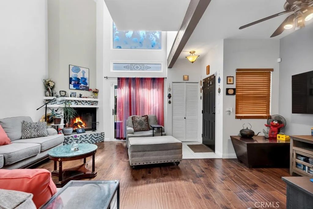 Photo of 6323 Reseda #13, Tarzana, CA 91335 (MLS # SR26008556)