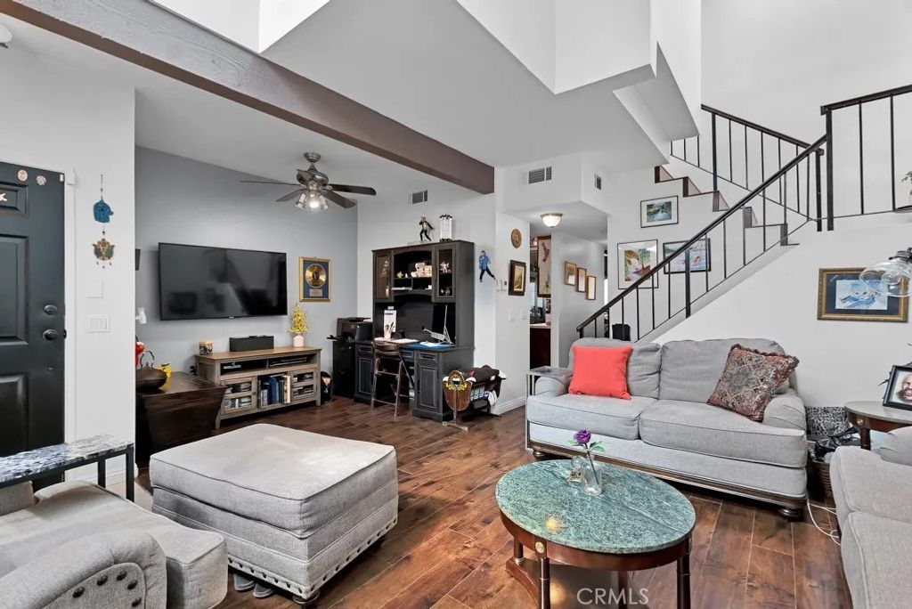 Photo of 6323 Reseda #13, Tarzana, CA 91335 (MLS # SR26008556)