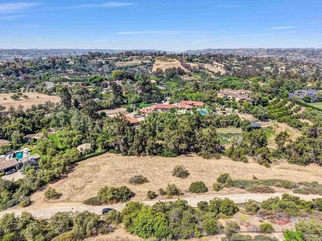 Photo of Colina Fuerte, Rancho Santa Fe, CA 92067 (MLS # NDP2605108)