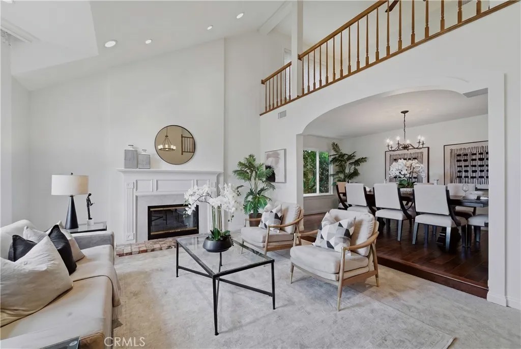 5620 Middle Crest