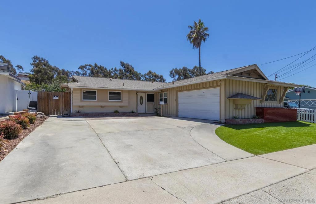 Photo of 1511 San Altos Pl, Lemon Grove, CA 91945 (MLS # 260018932)