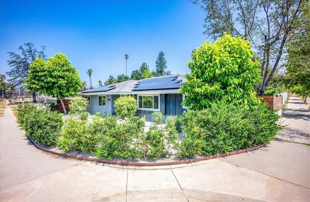 Photo of 385 E Mendocino Street, Altadena, CA 91001 (MLS # PF26205765)