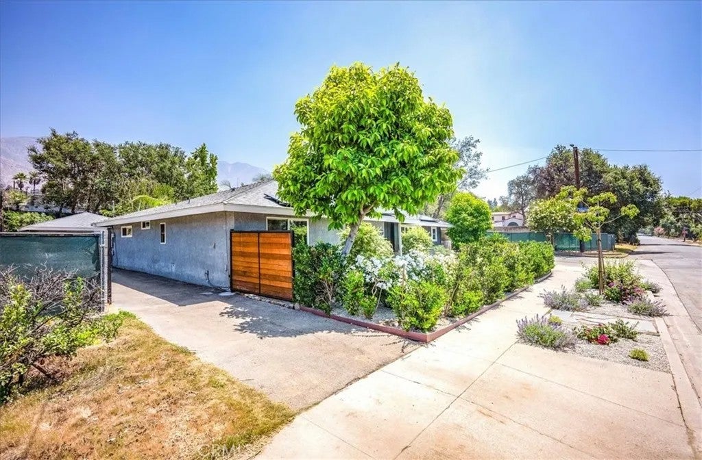 Photo of 385 E Mendocino Street, Altadena, CA 91001 (MLS # PF26205765)