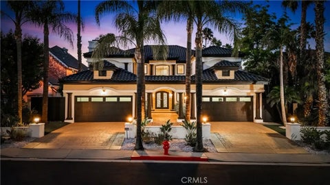 Photo of 17437 Oak Creek Court, Encino, CA 91316 (MLS # SR26133045)