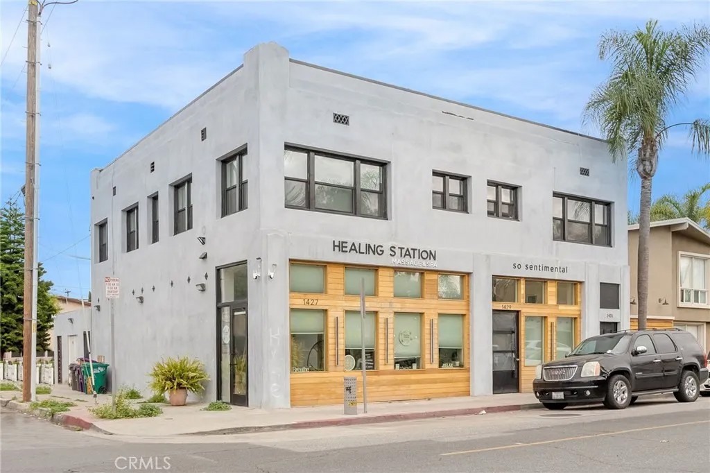 1427 E 4th