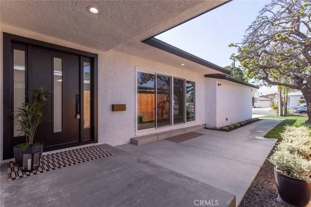 Photo of 4222 W 137th Street, Hawthorne, CA 90250 (MLS # SB26125021)