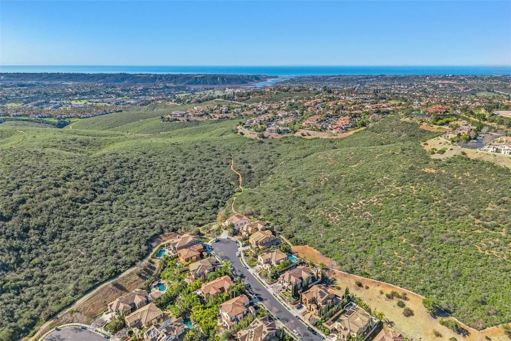 3246 Sitio Avellana