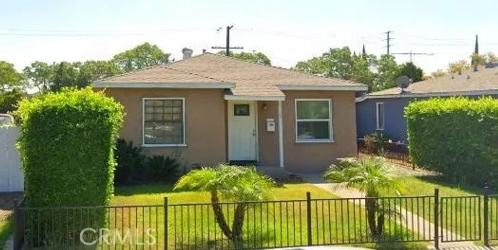 Photo of 6754 Rose Ave, Long Beach, CA 90805 (MLS # IV26019443)