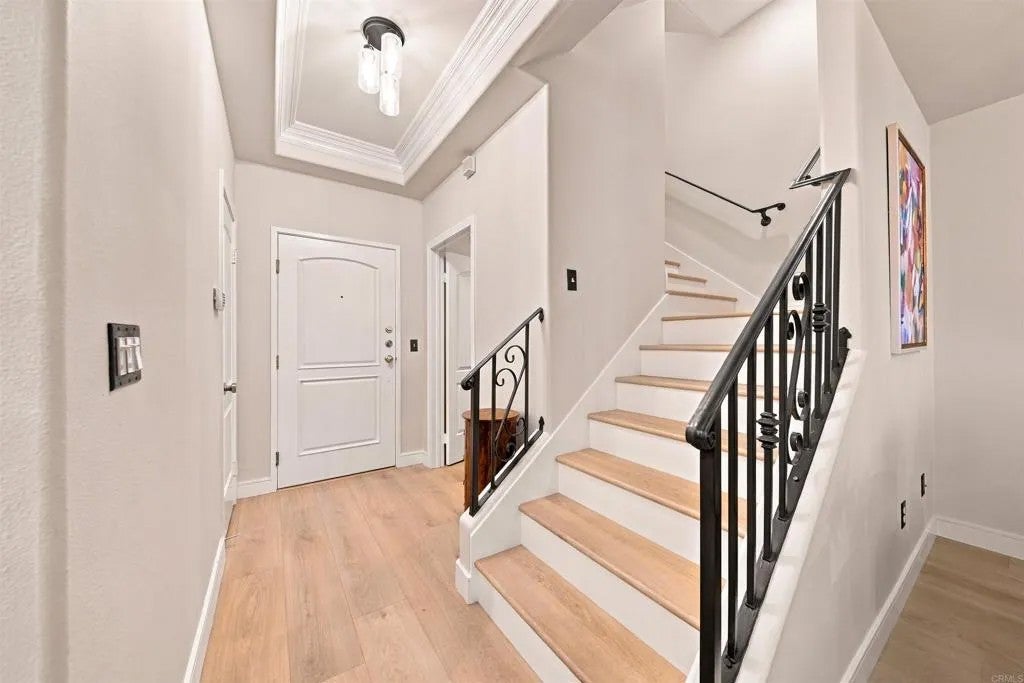14819 Magnolia Boulevard 7