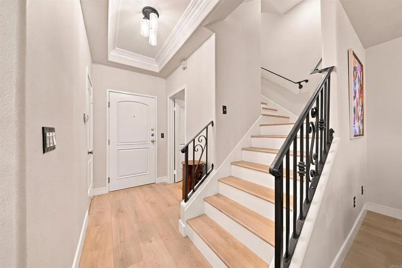 14819 Magnolia Boulevard 7