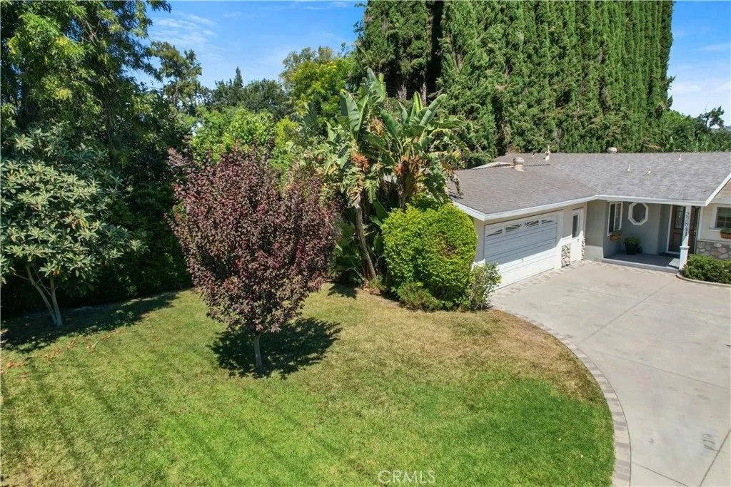 Photo of 22841 Mariano Street, Woodland Hills, CA 91367 (MLS # SR26044923)