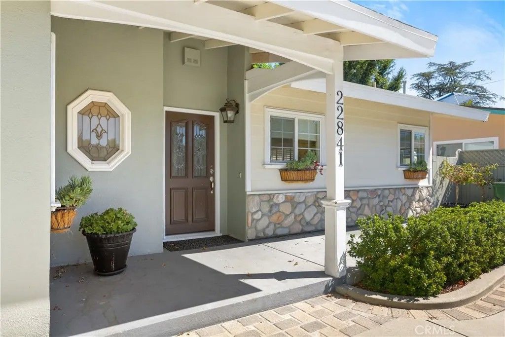 Photo of 22841 Mariano Street, Woodland Hills, CA 91367 (MLS # SR26044923)