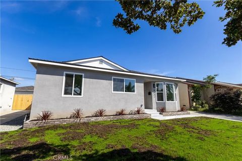 Photo of 4642 Vangold Ave, Lakewood, CA 90712 (MLS # AR26041490)
