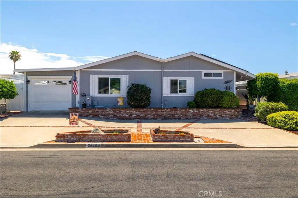 Photo of 29101 Camino Alba, Murrieta, CA 92563 (MLS # SW26073713)