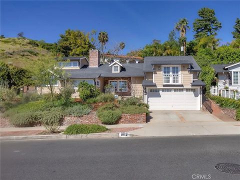 Photo of 1012 N Sunset Canyon Drive, Burbank, CA 91504 (MLS # BB26029316)