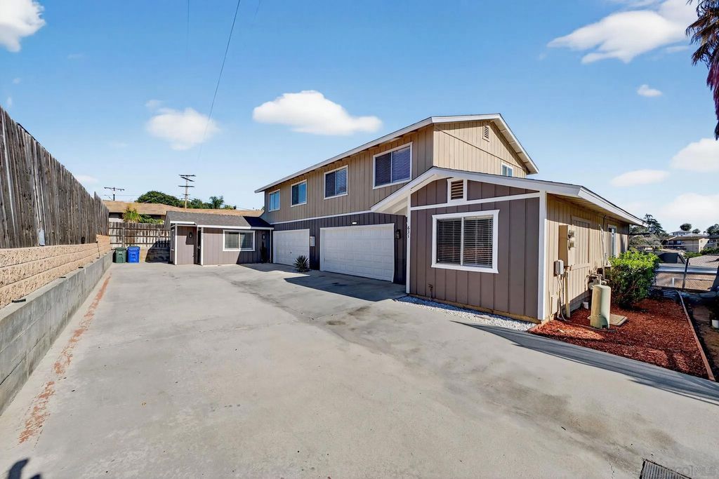 Photo of 631-633 Hillside Terrace, Vista, CA 92084 (MLS # 260001406)