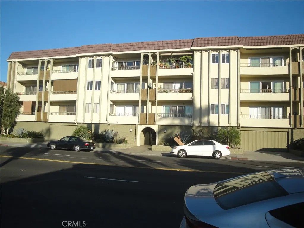 Photo of 420 Redondo Avenue #209, Long Beach, CA 90814 (MLS # PW26007856)