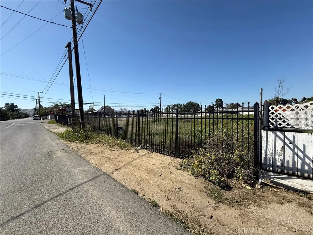 10621 Jurupa Rd