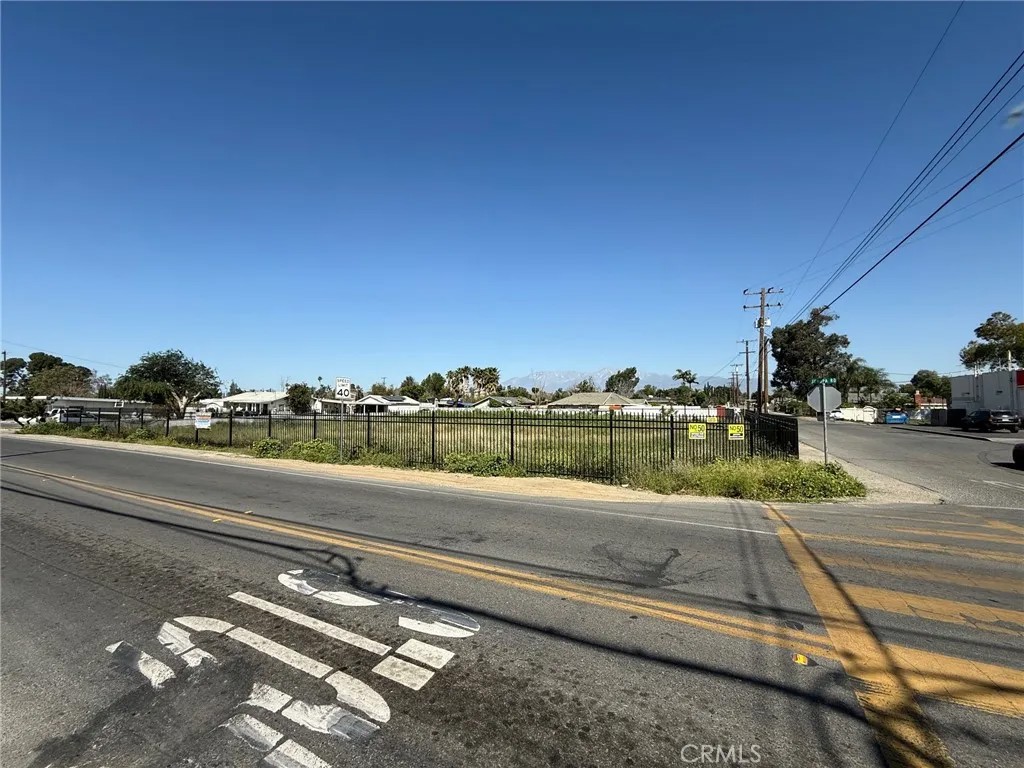 10621 Jurupa Rd