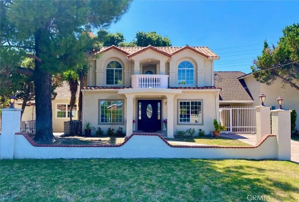 Photo of 7135 Geyser Avenue, Reseda, CA 91335 (MLS # SR25231907)