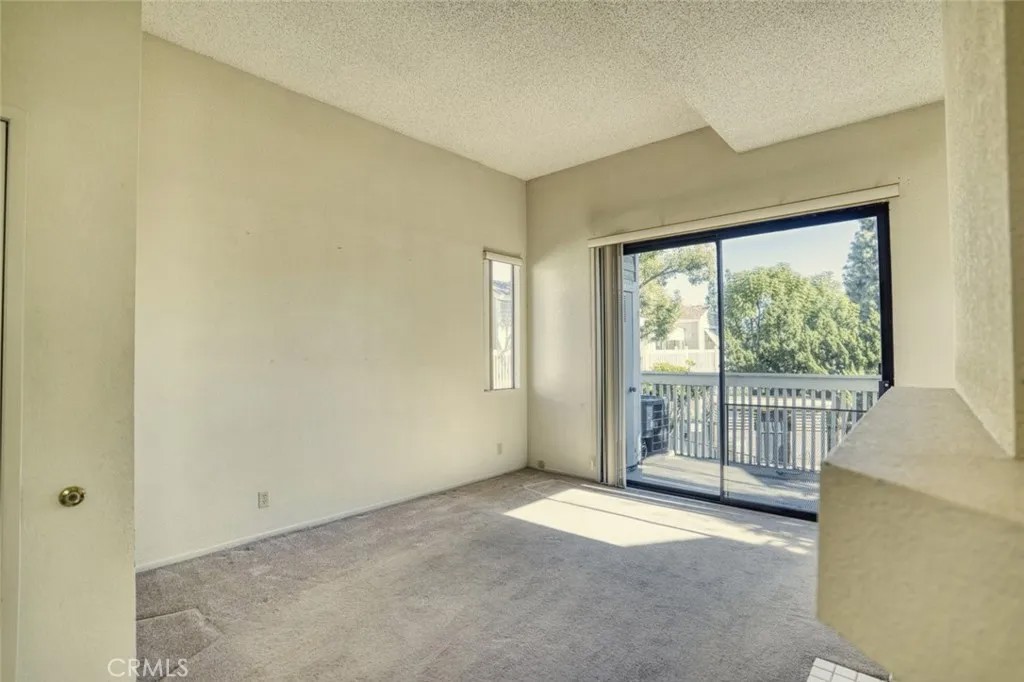 4900 N Grand Avenue 212