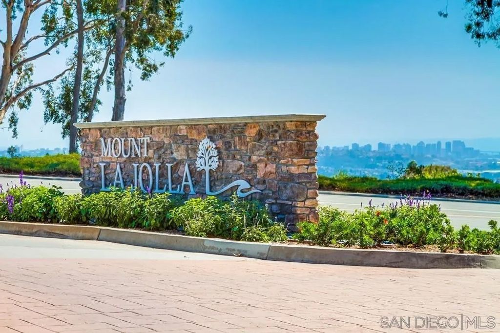 Photo of 2223 Caminito Preciosa Sur, La Jolla, CA 92037 (MLS # 250040564)