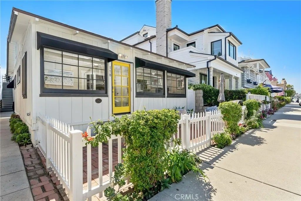 Photo of 118 Emerald Ave, Newport Beach, CA 92662 (MLS # PW26082073)