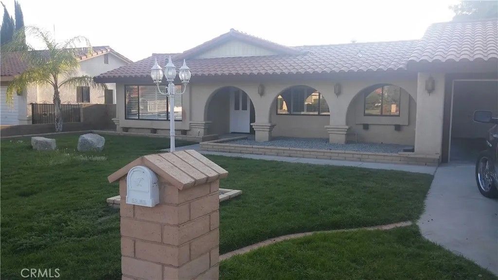 Photo of 25835 Pleasant St, Hemet, CA 92544 (MLS # HD26091415)