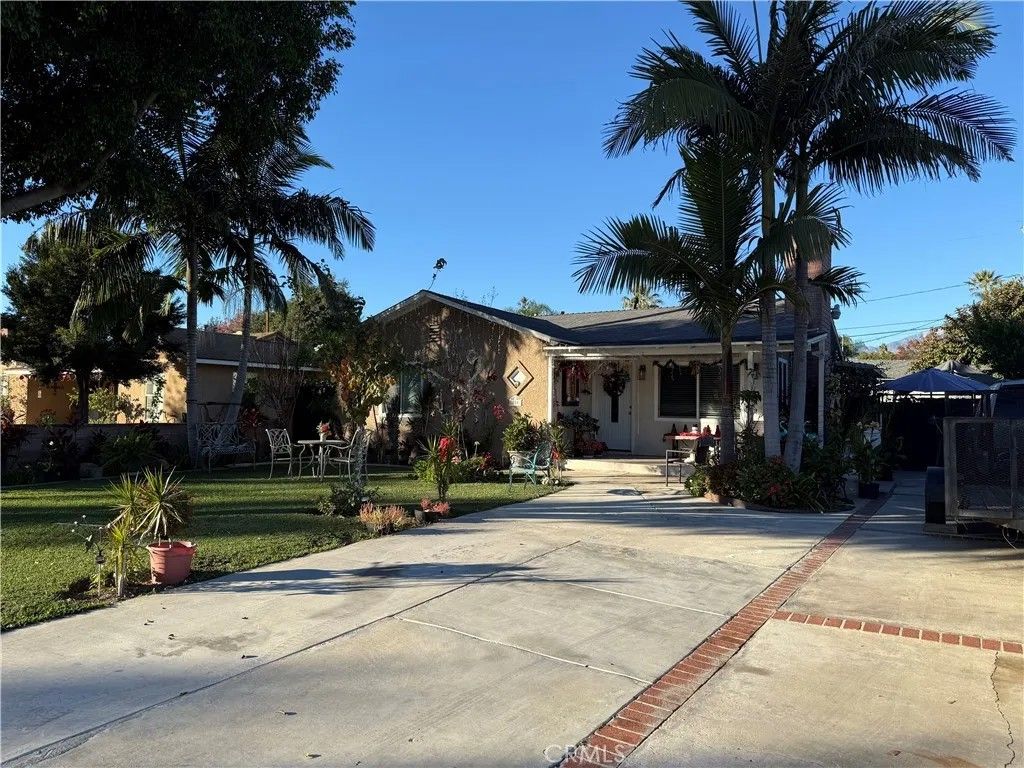 Photo of 550 W Granada Court, Ontario, CA 91762 (MLS # IV25280709)