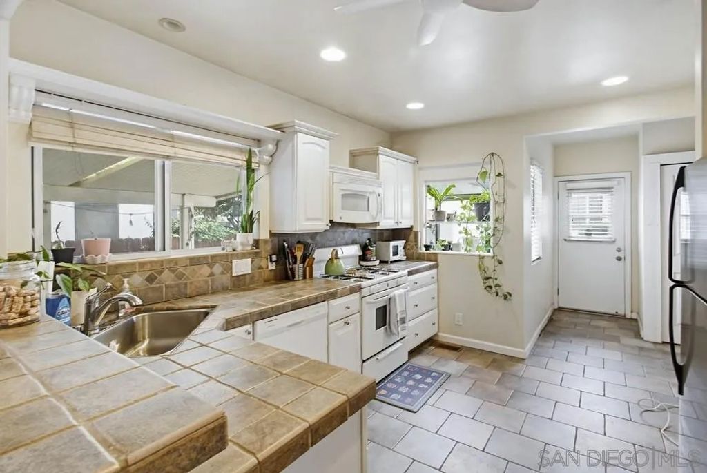 Photo of 4454 - 58 N 41st Street, San Diego, CA 92116 (MLS # 260005745)