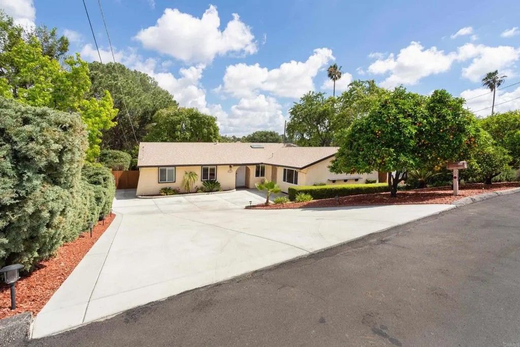 Photo of 942 Cimarron, Escondido, CA 92029 (MLS # NDP2603277)