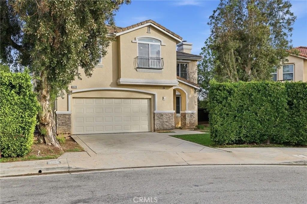 Photo of 8220 Chamberlain Ln, Reseda, CA 91335 (MLS # SR26017793)