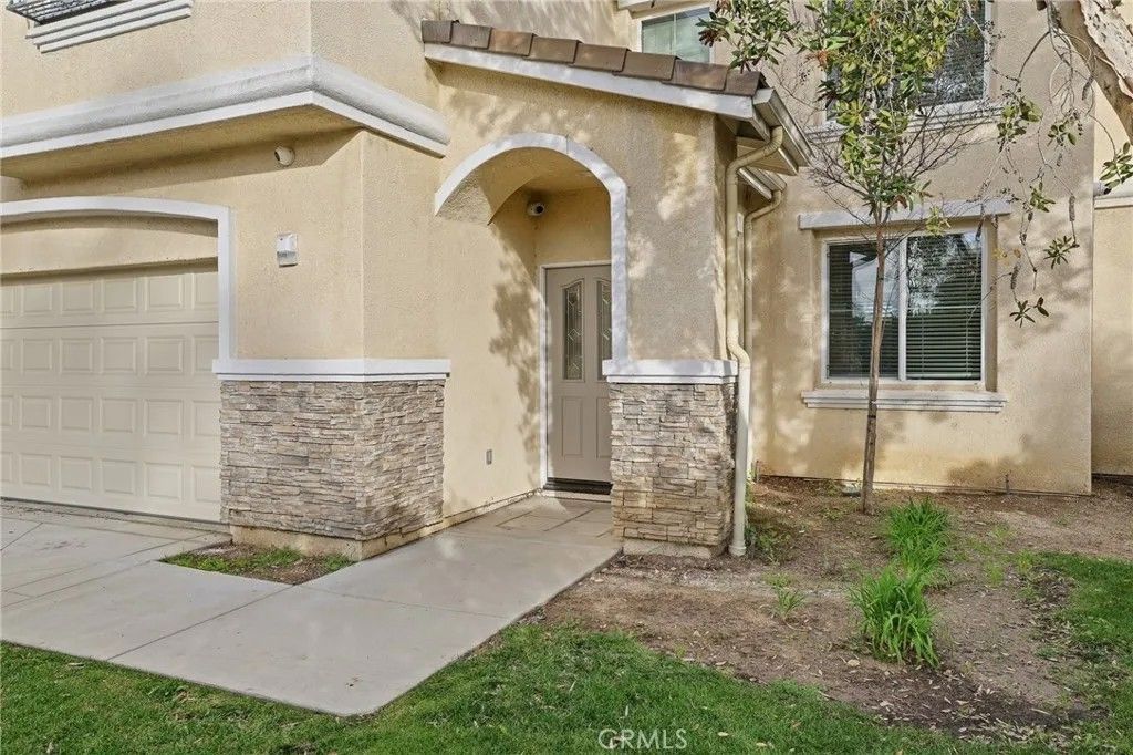 Photo of 8220 Chamberlain Ln, Reseda, CA 91335 (MLS # SR26017793)