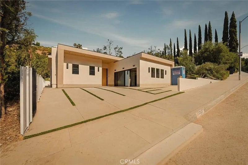 17000 Escalon