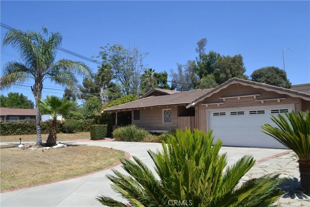 8450 Aqueduct Avenue