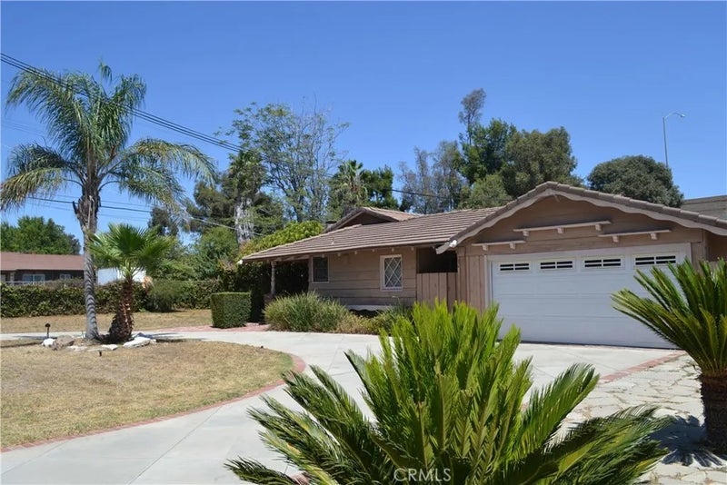 8450 Aqueduct Avenue