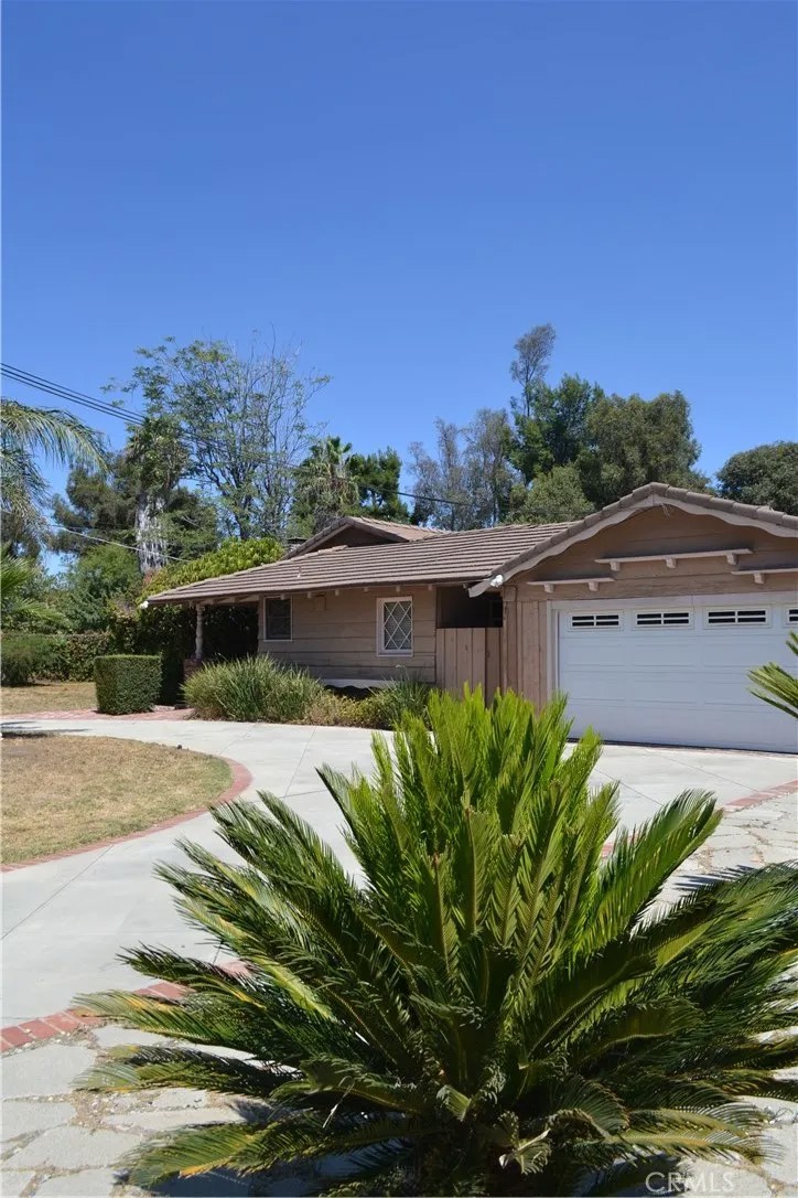 8450 Aqueduct Avenue