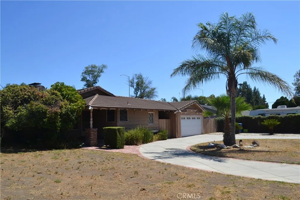 8450 Aqueduct Avenue
