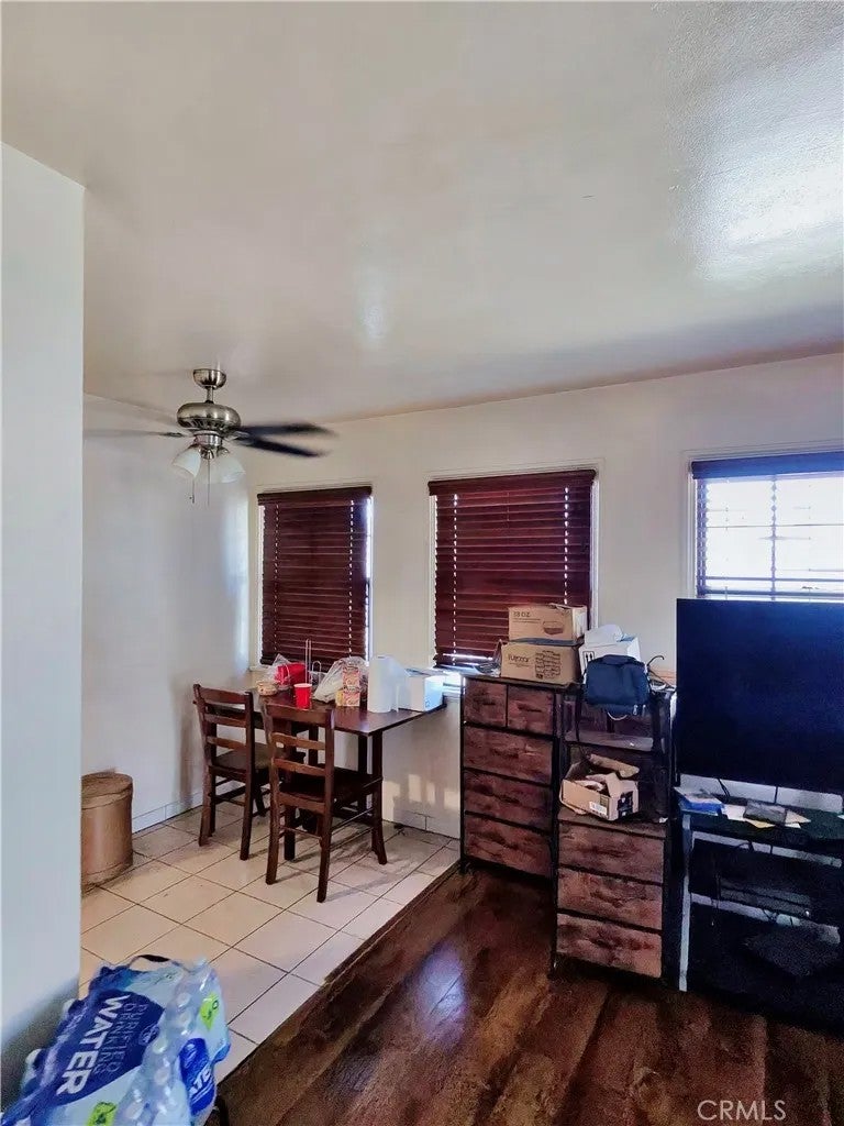 2310 W Compton