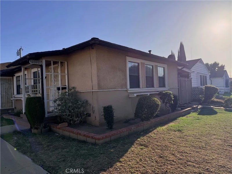 2310 W Compton